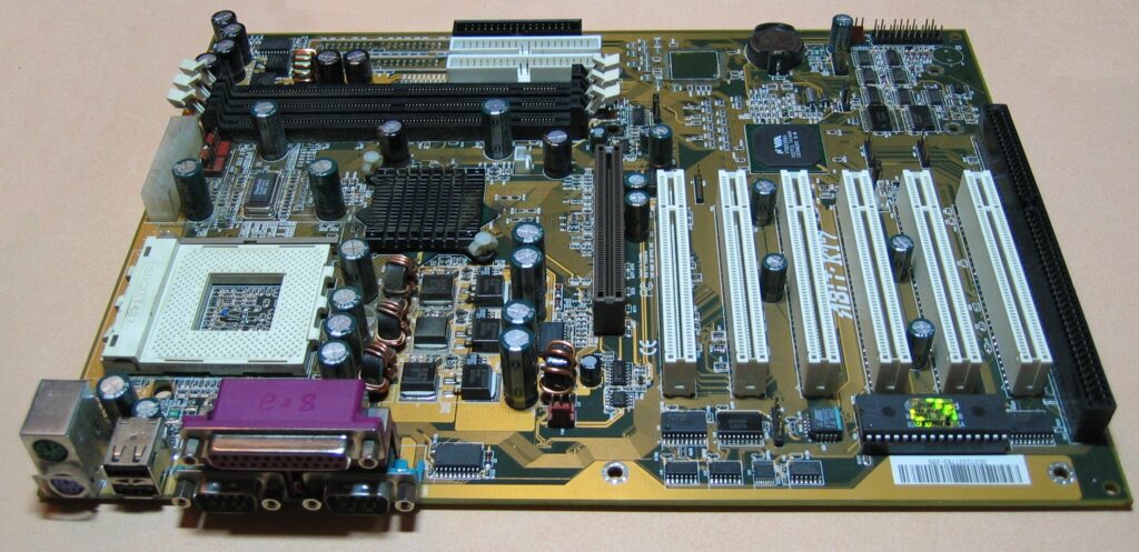 What Is an E ATX Motherboard