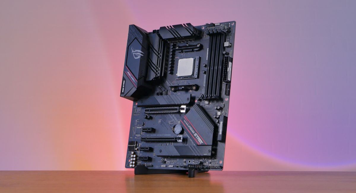 Good 1150 motherboard showing Intel LGA 1150 socket compatibility with CPU installed