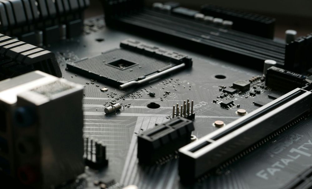 Does Motherboard Connection Reduce Graphics Performance?