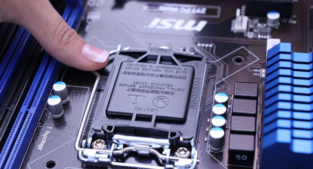 Motherboard washers used between screws and motherboard during PC installation for protection and stability